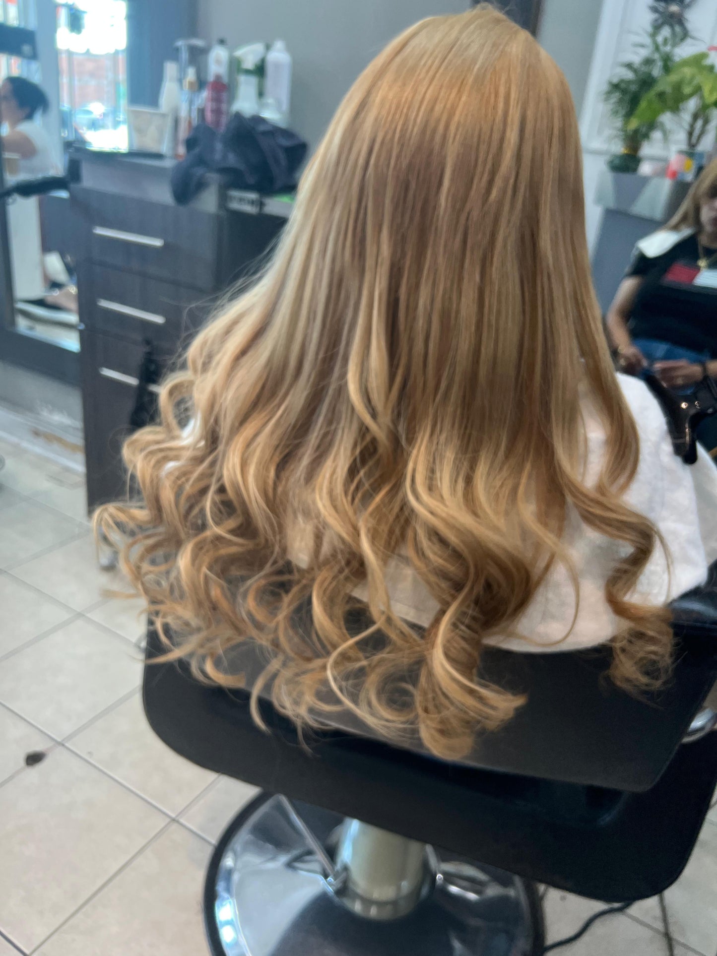 💛Body Wave Hair Extensions – Soft, Voluminous & Luxurious

Our Body Wave Hair Extensions are made from 100% premium human hair, offering a perfect balance between straight and curly textures. The soft, natural “S” wave pattern gives effortless volume.