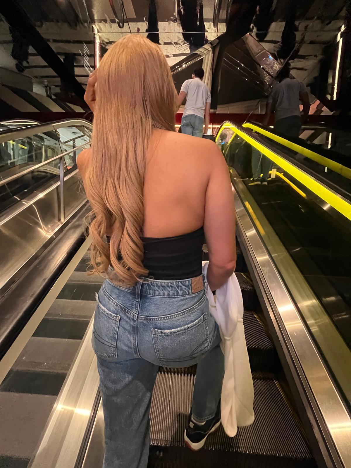 💛Body Wave Hair Extensions – Soft, Voluminous & Luxurious

Our Body Wave Hair Extensions are made from 100% premium human hair, offering a perfect balance between straight and curly textures. The soft, natural “S” wave pattern gives effortless volume.